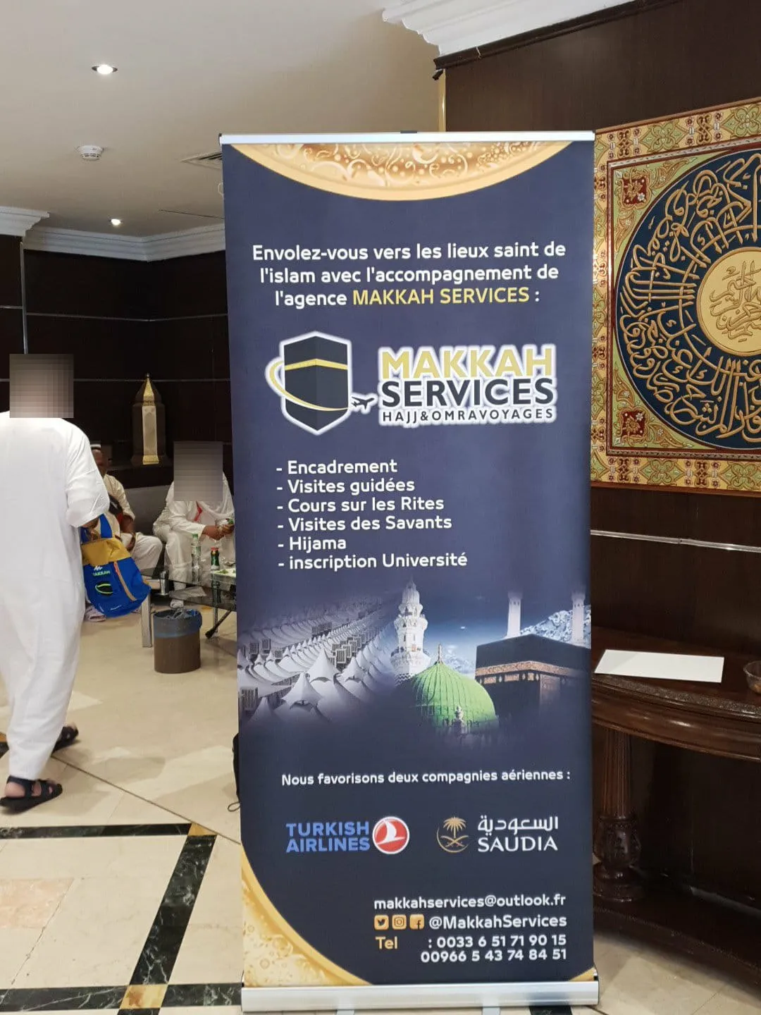Affiche Makkah Services à l'hôtel en Arabie.